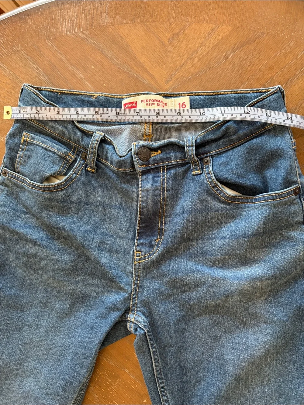 Levis slim straight